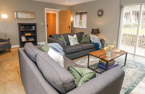 Marsh Lane Cottage | THE MILKING PARLOUR, pet friendly, with hot tub in Marsh Lane