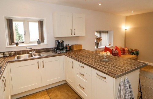 Marsh Lane Cottage | THE MILKING PARLOUR, pet friendly, with hot tub in Marsh Lane