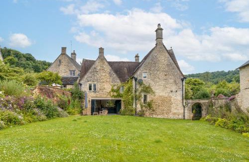 Stroud House | The Mill House - Beautiful 4BD Family Home!