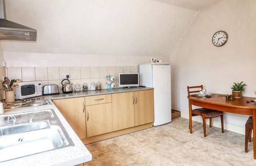 Somersal Herbert Cottage | THE MILL WHEEL, romantic, character holiday cottage in Doveridge