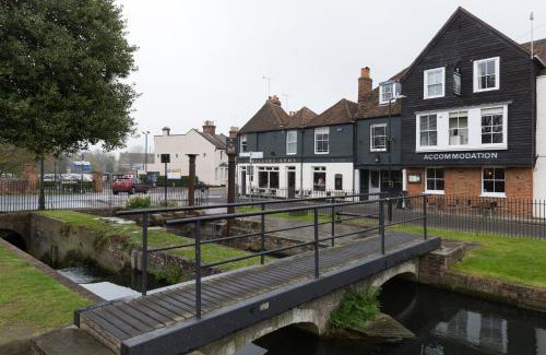 Canterbury Hotel | The Millers Arms Inn