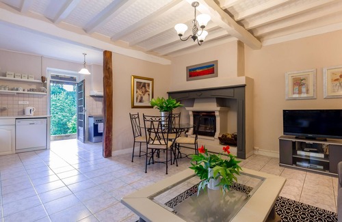 Saint-Front-sur-Lemance Cottage | The Miller’s Cottage, cosy retreat, sleep 5, private pool, free Wifi