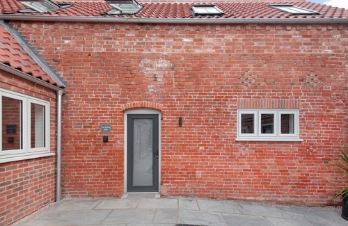 Kneesall Cottage | The Milling shed gives you the WOW factor from the minute you walk through the front door.