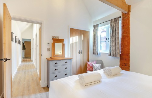 Kneesall Cottage | The Milling shed gives you the WOW factor from the minute you walk through the front door.