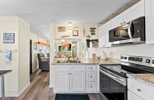 Weeki Wachee Gardens House | "The Million Dollar View" Deepest Canal and Last Rental to the Gulf of America