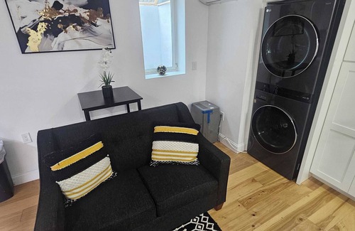 Mount Pleasant Apartment | The Mini-Lux B. at Lower Atwells Avenue Laundry & Dishwasher Close to DT