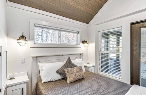 Tracy City House | The Mini Pearl at The Retreat at Water's Edge