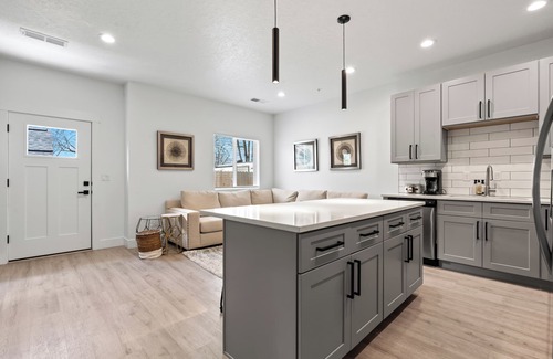 Boise Condo | The *Minimalist's Escape* near Greenbelt & Winery with HOT TUB!