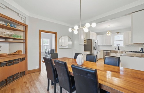 St. Anthony Park House | THE "MINNE" CASTLE~Pool~Hot tub~Bar~Sauna~Arcade!