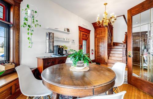 Leamington House | The Miracle Room at Dream BNB Estate Inn
