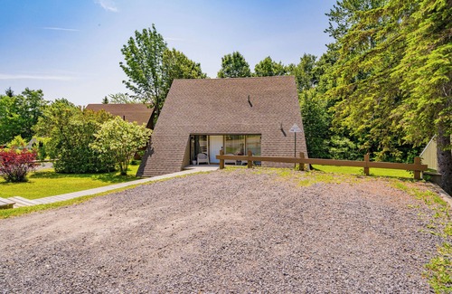 Beaupre Ski Chalet | The Misco | Family Chalet | Mont-Ste-Anne | Pool-Nature-BBQ