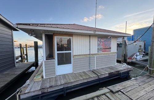 Venice Boat Rental | The Miss Ella Houseboat