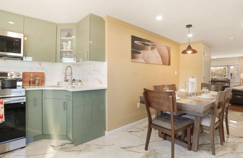 Valley Stream Apartment | The Mod Pad: 15 min from Airport: Free Parking