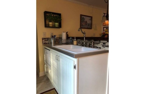 Williamston House | The Model T Suite at Snooze and Cruise Apartments