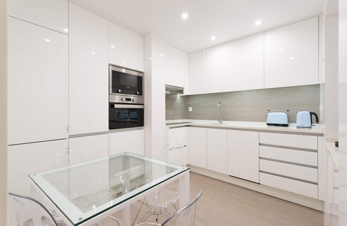 Encarnacao Apartment | The Modern 1551 Apartment