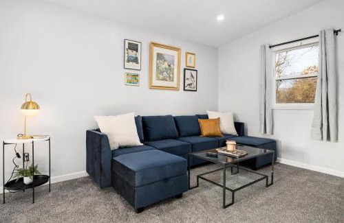 Peoria Heights House | The Modern Elm Escape a cozy 2bd in the Heights