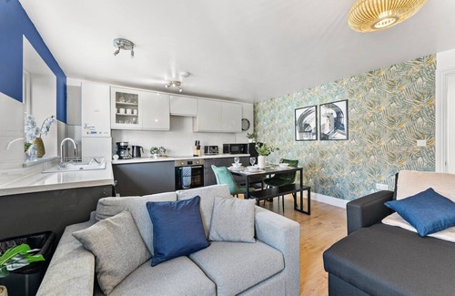 The King's Mile Apartment | The Modern Gems of Central Canterbury - Sleeps 14