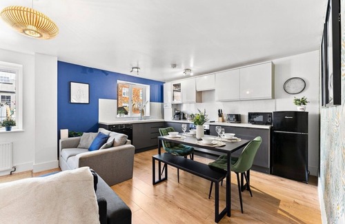 The King's Mile Apartment | The Modern Gems of Central Canterbury - Sleeps 14