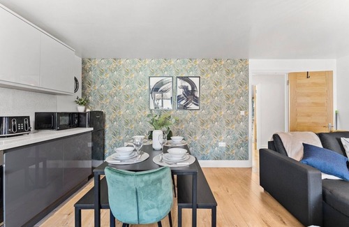 The King's Mile Apartment | The Modern Gems of Central Canterbury - Sleeps 14