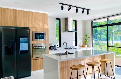 Rizal Province House | The Modern Lake House