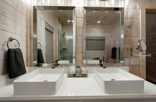 Broken Bow House | The Modern Luxurious Mystic Love Cabin