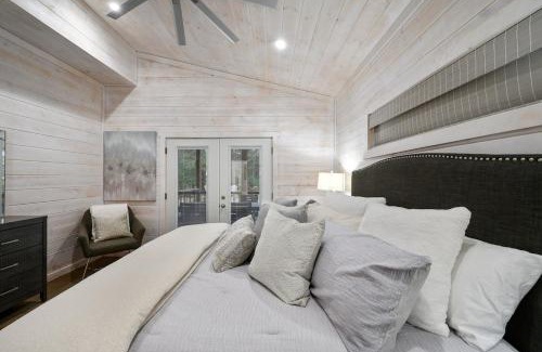 Broken Bow House | The Modern Luxurious Mystic Love Cabin