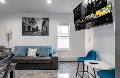 Constable Hook Apartment | The Modern Retreat 4BR 2BA Near NYC and Airport