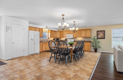 Gravois Mills Villa | The Mojito Large Lakefront Villa on 7MM of Gravois arm on Lake of the Ozarks