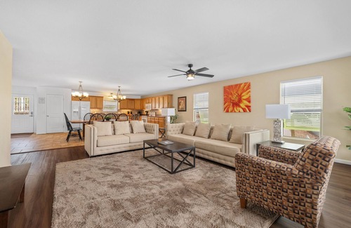 Gravois Mills Villa | The Mojito Large Lakefront Villa on 7MM of Gravois arm on Lake of the Ozarks