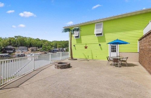 Gravois Mills Villa | The Mojito Large Lakefront Villa on 7MM of Gravois arm on Lake of the Ozarks