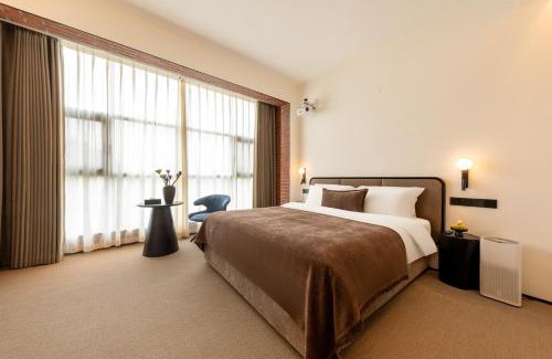 Tianhe Hotel | The Moment Hotel