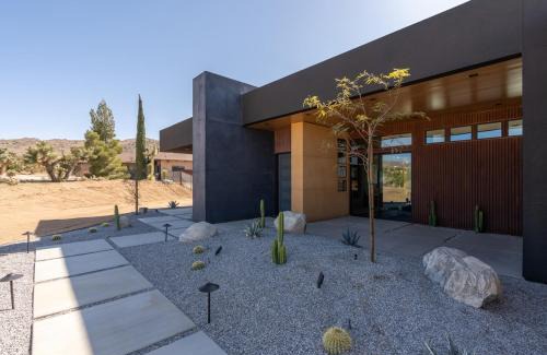 Yucca Valley House | The Monarch by Fieldtrip New Luxury Estate with Pool Spa Resort Amenities