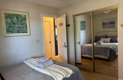 Sunrise Manor House | The Monet- One bedroom with a private entrance - shared bathroom