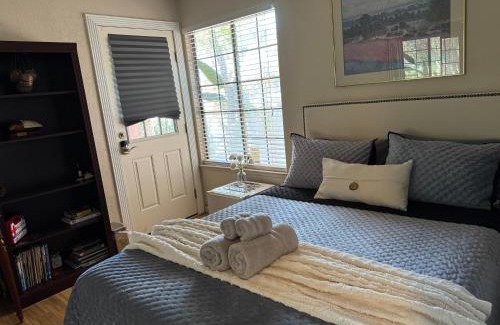 Sunrise Manor House | The Monet- One bedroom with a private entrance - shared bathroom