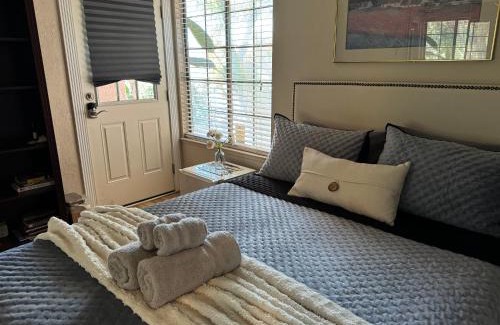 Sunrise Manor House | The Monet- One bedroom with a private entrance - shared bathroom