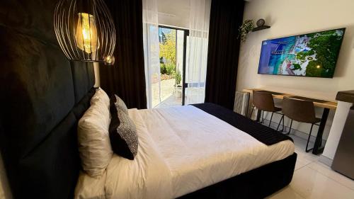 Downtown Johannesburg Apartment | The Monochrome Apartment 209 - Urban Chic Escape - Open Plan Bathroom with Bathtub