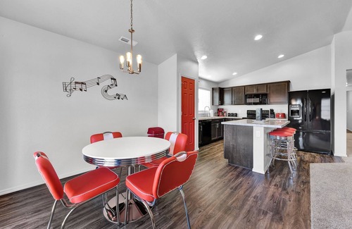 Nampa House | The Monochrome Home in Nampa near Hospital