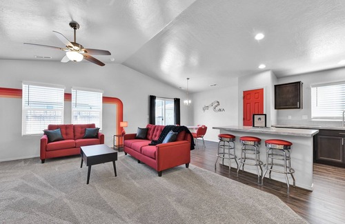 Nampa House | The Monochrome Home in Nampa near Hospital