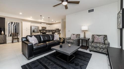 Bay Lake Apartment | The Monochrome