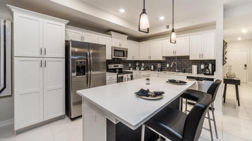Bay Lake Apartment | The Monochrome