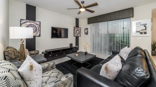 Bay Lake Apartment | The Monochrome