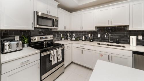Bay Lake Apartment | The Monochrome