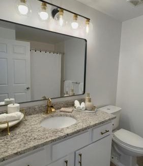 Downtown Apartment | The Monroe Elegant 2br2ba Downtown Stamford