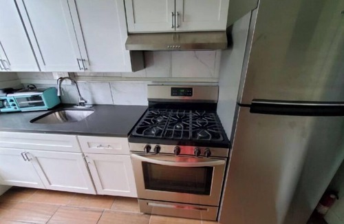 Bedford-Stuyvesant Apartment | The Monroe Queen Bedroom Suite- Entire Unit