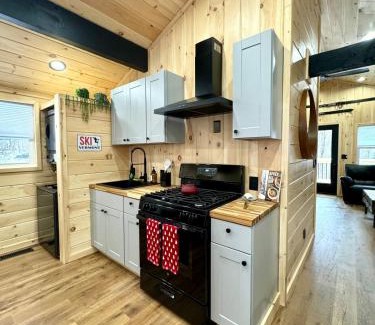 Wardsboro Ski Chalet | The Mont Haus - Minutes to Mt Snow & Stratton!
