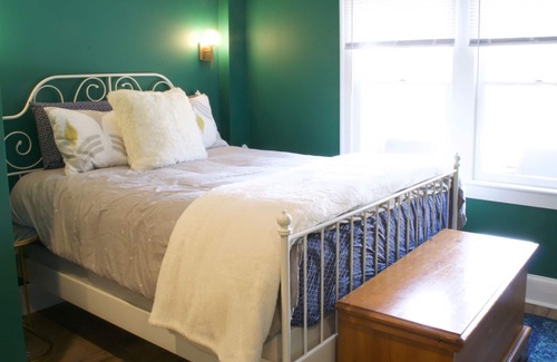 Historic Montford Apartment | The Montford Jewel ☆ Blocks to Downtown Asheville Edit