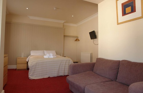 Clevedon Bed & Breakfast | The Moon and Sixpence