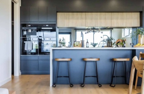 Fingal House | The Moonah Residence - Luxury 6 Bedroom Private Residence overlooking Moonah Links