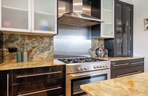 Mount Eliza House | The Moondah Manor A Poolside Family Retreat