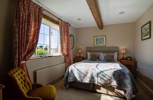 Trowle Common Hotel | The Moonraker Hotel